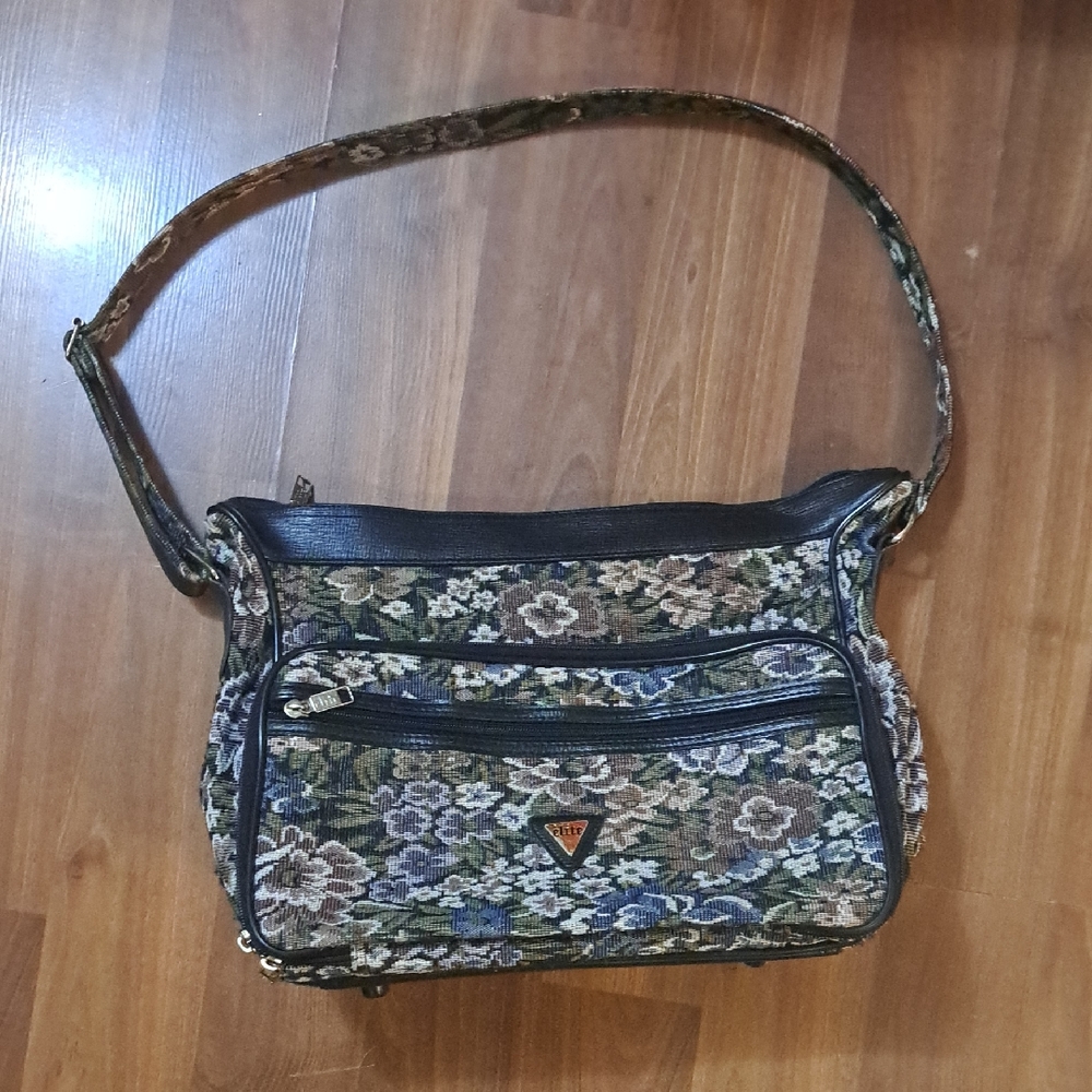 Vintage Tapestry Floral Shoulder Bag in Olive and Blue - Unbranded